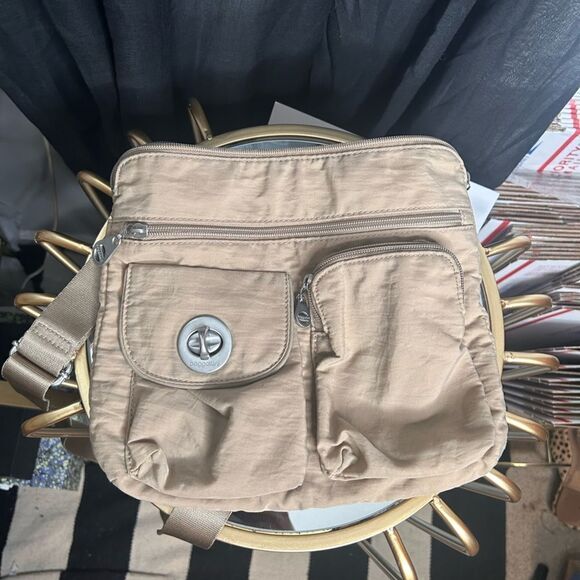 Baggallini multi pocket Crossbody bag - Picture 1 of 6